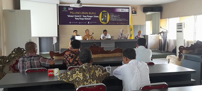 Bincang buku karya anak-anak Talang Mamak sebelum diluncurkan di ruang Rektorat lantai III Universitas Lancang Kuning, Pekanbaru,  Kamis (28/7/2022).